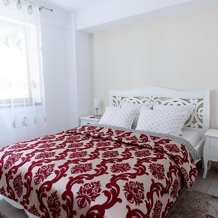 Carla'S Apartment, Airport & Train Station Shuttle Iasi Exterior photo