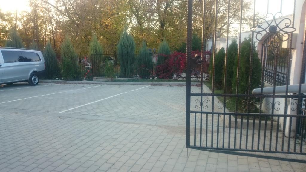 Carla'S Apartment, Airport & Train Station Shuttle Iasi Exterior photo