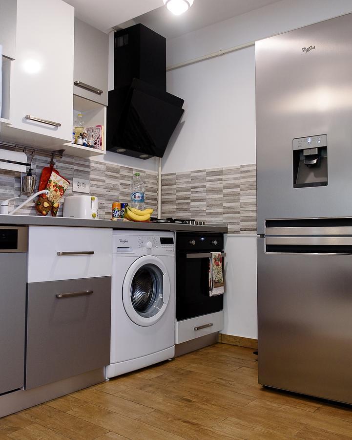Carla'S Apartment, Airport & Train Station Shuttle Iasi Exterior photo