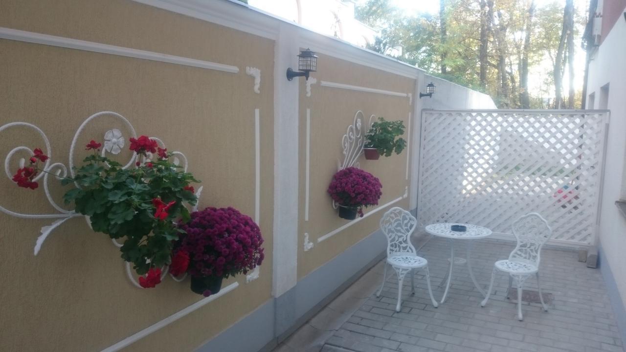 Carla'S Apartment, Airport & Train Station Shuttle Iasi Exterior photo