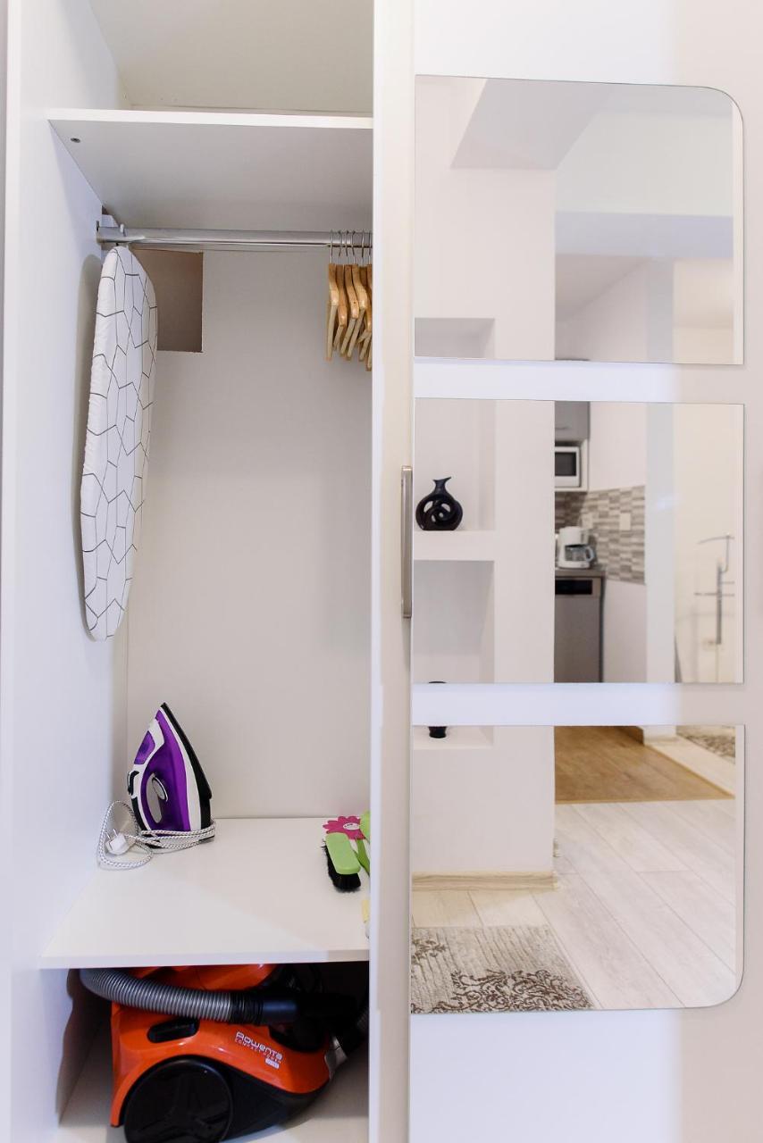 Carla'S Apartment, Airport & Train Station Shuttle Iasi Exterior photo